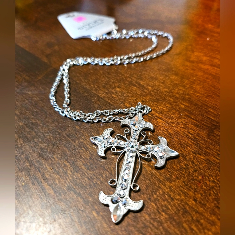 Cross Pendant Necklace [NEW]